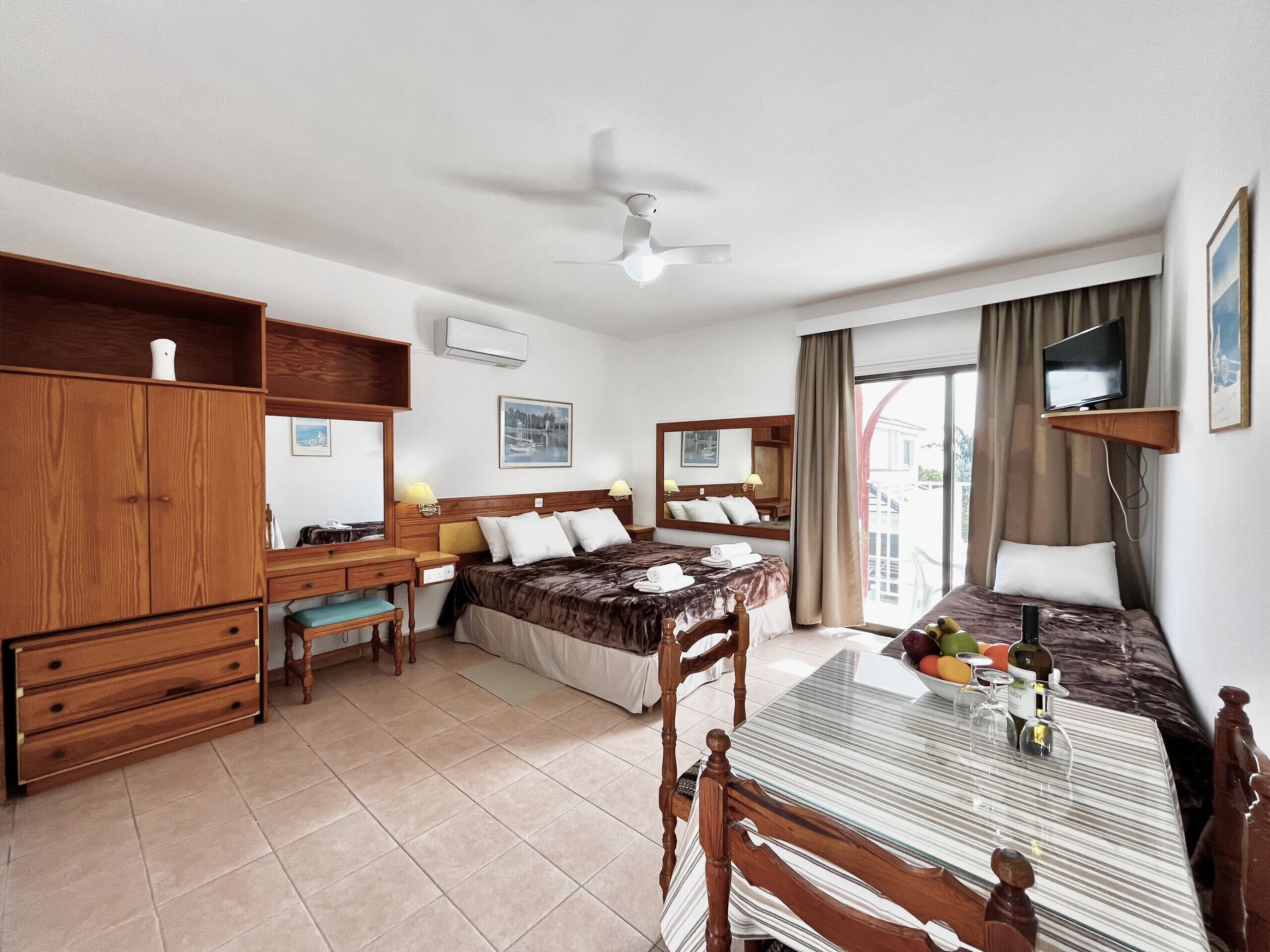 Iron/ironing board, free WiFi, bed sheets