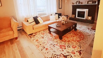 TV, fireplace