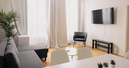 Lum The Queen - Two-Bedroom Apartment w/ City View
