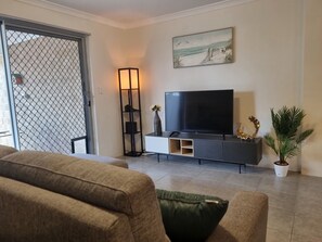 Living area - Tranquil Treasure - 3 Bedroom Villa (Gosnells)