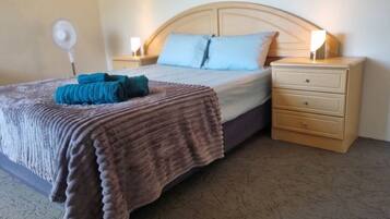 3 bedrooms, iron/ironing board, WiFi, bed sheets