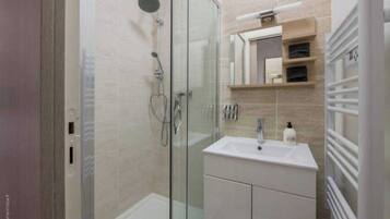 Apartment | Bathroom