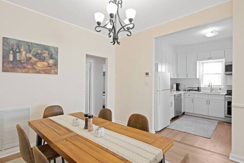 Cozy Home/ 23 min from NYC/ Home Theater, Cozy Home/ 23 min from NYC/ Home Theater