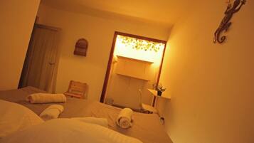 Desk, laptop workspace, free WiFi