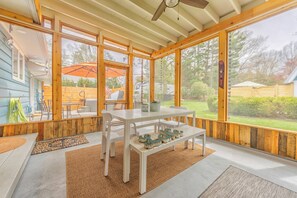 Dining - Experience lakeside tranquility at The 9's Lake House - Walking distance to Lake MI (Douglas)