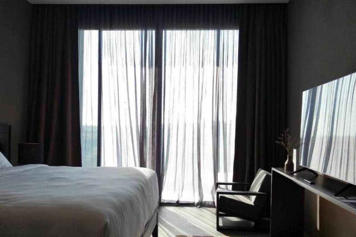 Free minibar, rollaway beds, free WiFi