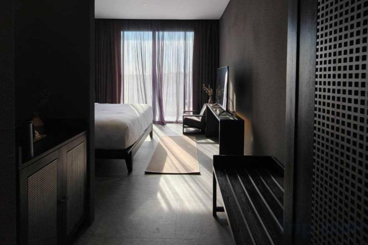 Free minibar, rollaway beds, free WiFi