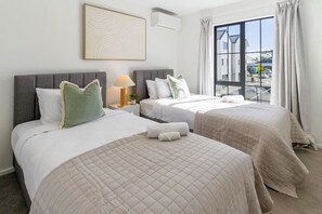 2 bedrooms, iron/ironing board, travel cot, free WiFi