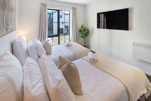 2 bedrooms, iron/ironing board, travel cot, free WiFi