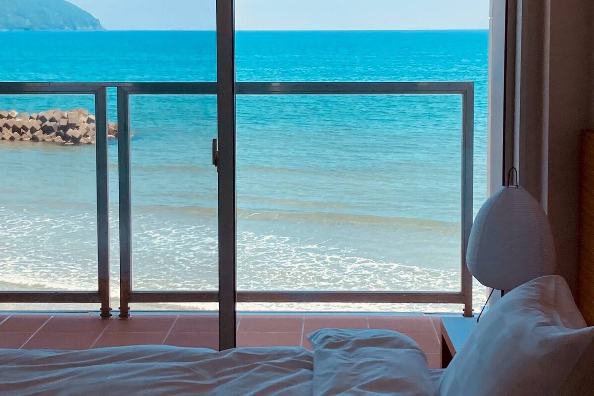 Seprai premium, tempat tidur Tempur-Pendic, dan isi minibar gratis