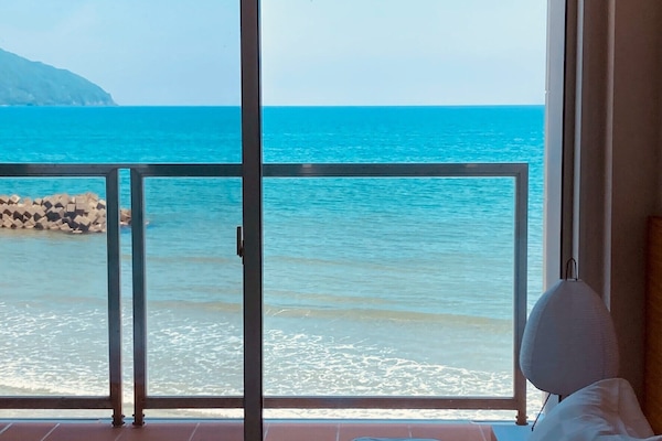 Deluxe Room, 1 Bedroom, Ocean View | Premium bedding, Tempur-Pedic beds, free minibar items, in-room safe