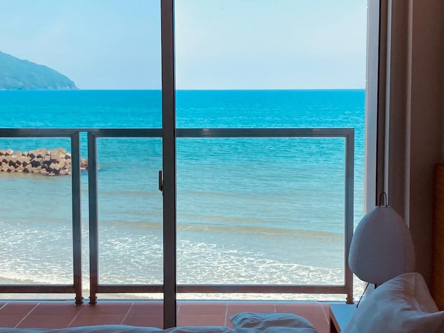 Premium bedding, Tempur-Pedic beds, free minibar items, in-room safe