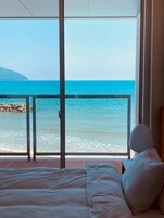 Deluxe Room, 1 Bedroom, Ocean View | Premium bedding, Tempur-Pedic beds, free minibar items, in-room safe