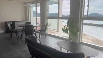 デラックス ルーム 1 ベッドルーム オーシャンビュー | 高級寝具、テンピュール、ミニバーのアイテム (無料)、セーフティボックス (室内)