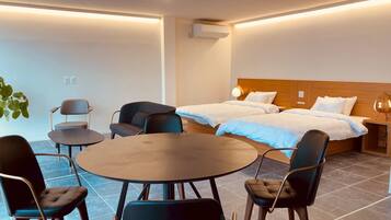 Premium bedding, Tempur-Pedic beds, free minibar items, in-room safe