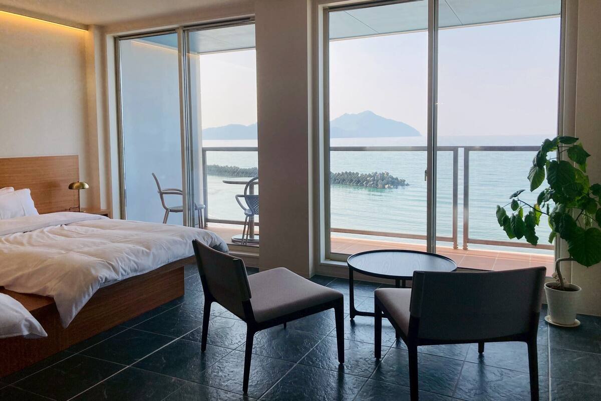 Studio Suite Eksekutif, 2 kamar tidur, pemandangan samudra | Seprai premium, tempat tidur Tempur-Pendic, dan isi minibar gratis