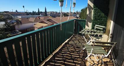 Comfortable 2-bedroom corporate apartment with AC, WiFi in peaceful San Leandro