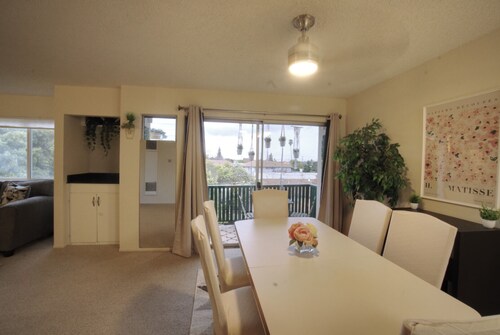 Comfortable 2-bedroom corporate apartment with AC, WiFi in peaceful San Leandro