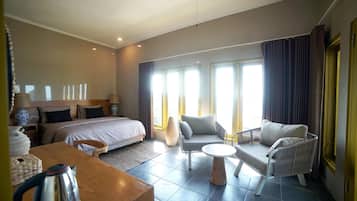 1 bedroom, bed sheets