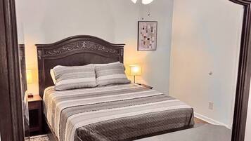 2 chambres, fer et planche à repasser, Wi-Fi, draps fournis