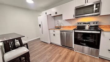 雪櫃、微波爐、焗爐、爐具