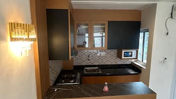 Mini-fridge, microwave, oven, stovetop