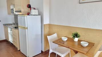 Fridge, microwave, coffee/tea maker, toaster
