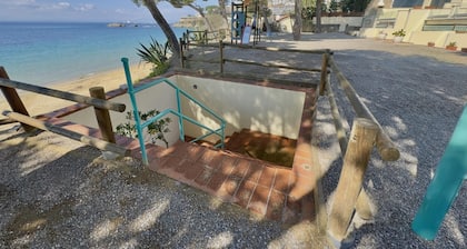 AS20. Cozy Studio in front of the beach