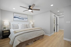 4 habitaciones, tabla de planchar con plancha, cuna de viaje y wifi 