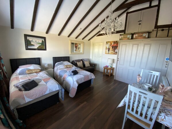 1 bedroom, iron/ironing board, WiFi, bed sheets - Kates Irish holiday home Killaderry Daingean (Daingean Co Offaly)