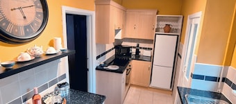 Tranquil Three-Bedroom House-large garden-wifi