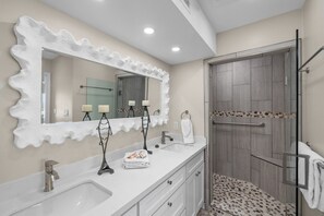 Shower, hair dryer, towels, shampoo - Luxury Beachfront Home w/ private beach access & private heated pool! (South Padre Island)