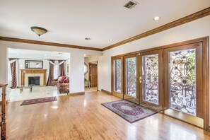 Interior - Private Massive Pool, Tennis Court, Basketball Court, Game Room, 6mi. to Strip (Las Vegas)