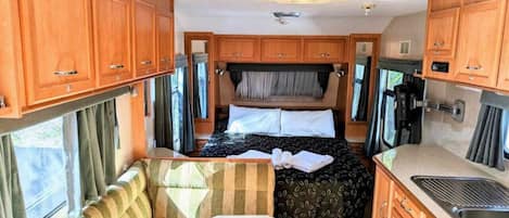 1 Schlafzimmer, Schreibtisch, WLAN, BettwÀsche