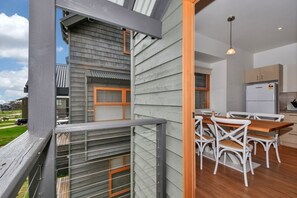 Outdoor dining - The Chalet (Dinner Plain)