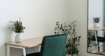 ModernFarmHouseChicago-Spacious 3-bedroom condo Near Downtown Chicago