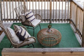 Terrace/patio - ModernFarmHouseChicago-Spacious 3-bedroom condo Near Downtown Chicago (Chicago)