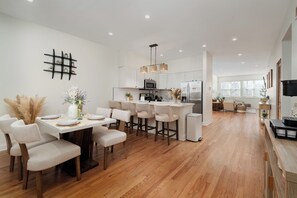 Dining - ModernFarmHouseChicago-Spacious 3-bedroom condo Near Downtown Chicago (Chicago)