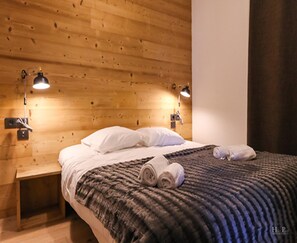 2 bedrooms, bed sheets