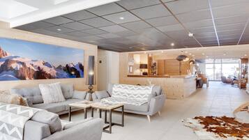 Apartment | Meja sambut tetamu