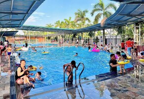 Seasonal outdoor pool