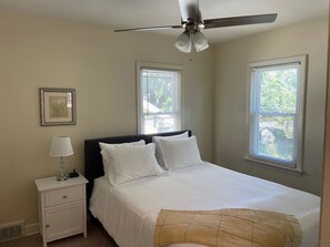 6 عدّة غرف نوم ومكتب ومكواة/لوح كي وسرير سفر