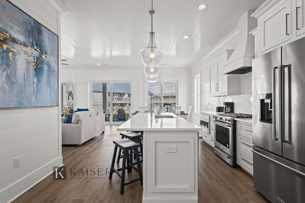 Refrigerador, microondas, horno, placa de cocina