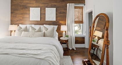 Cozy Luxe Apartment Near Western & St. Joseph’s