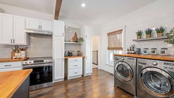 Micro-ondes, four, plaque de cuisson, lave-vaisselle