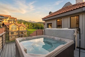 Outdoor spa tub - Ski-In/Ski-Out Condo with Hot Tub & Mountain View (Mountain Village)