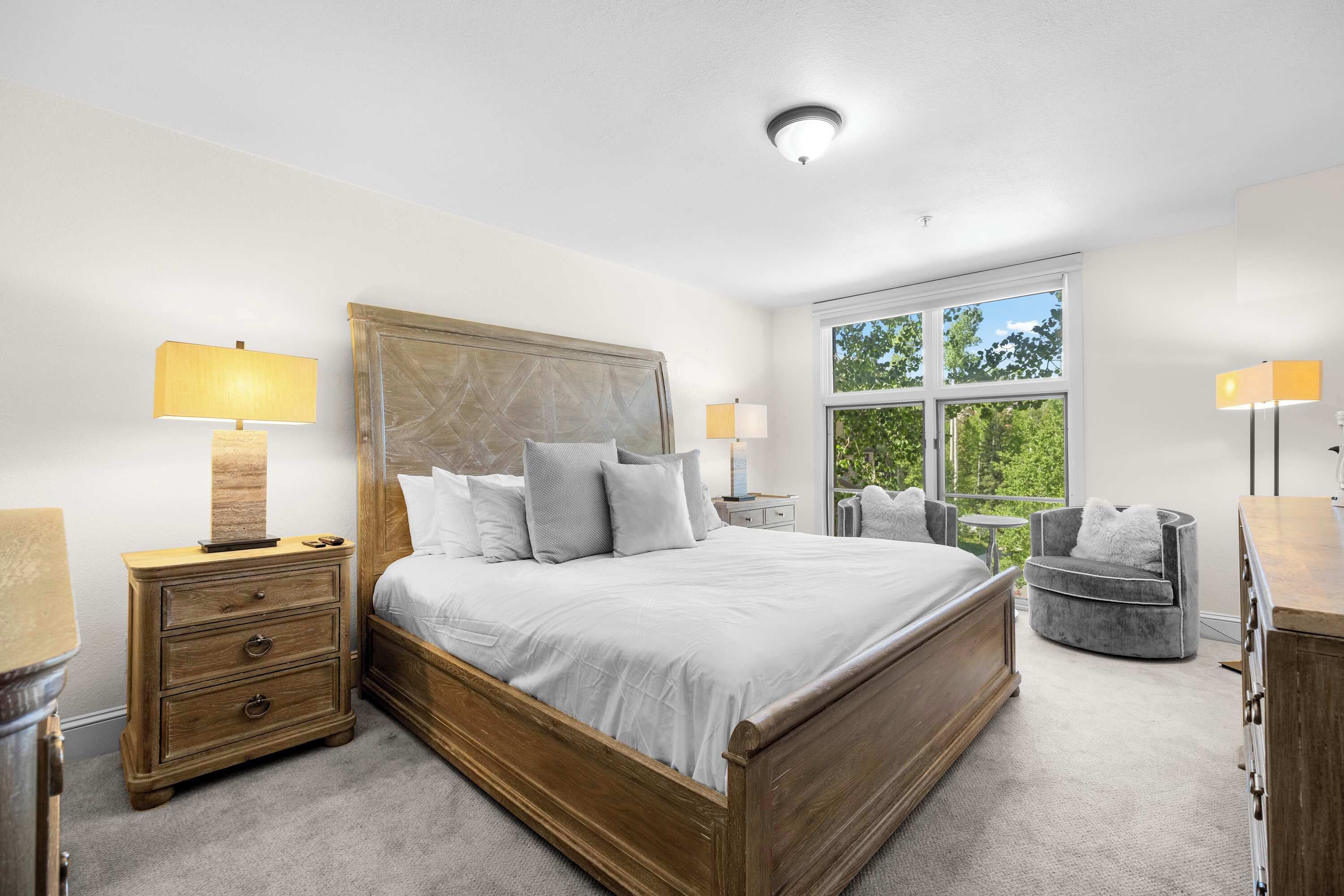 4 bedrooms, desk, iron/ironing board, WiFi