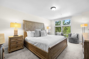 4 bedrooms, desk, iron/ironing board, WiFi - Ski-In/Ski-Out Condo with Hot Tub & Mountain View (Mountain Village)