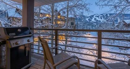 Ski-In/Ski-Out Condo with Hot Tub & Mountain View