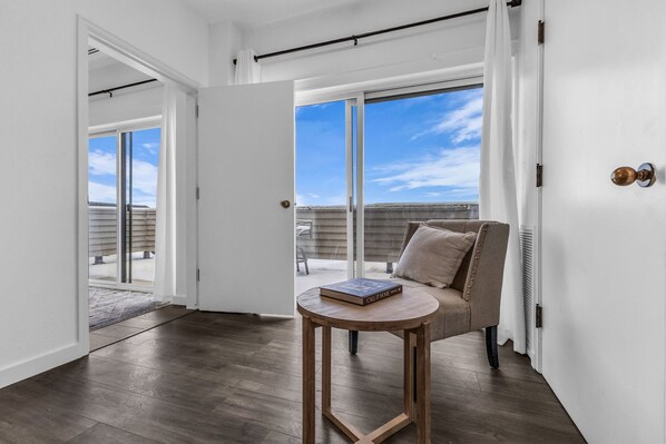 TV, fireplace - Modern Condo with Slopeside Comfort + Amenities (Park City)